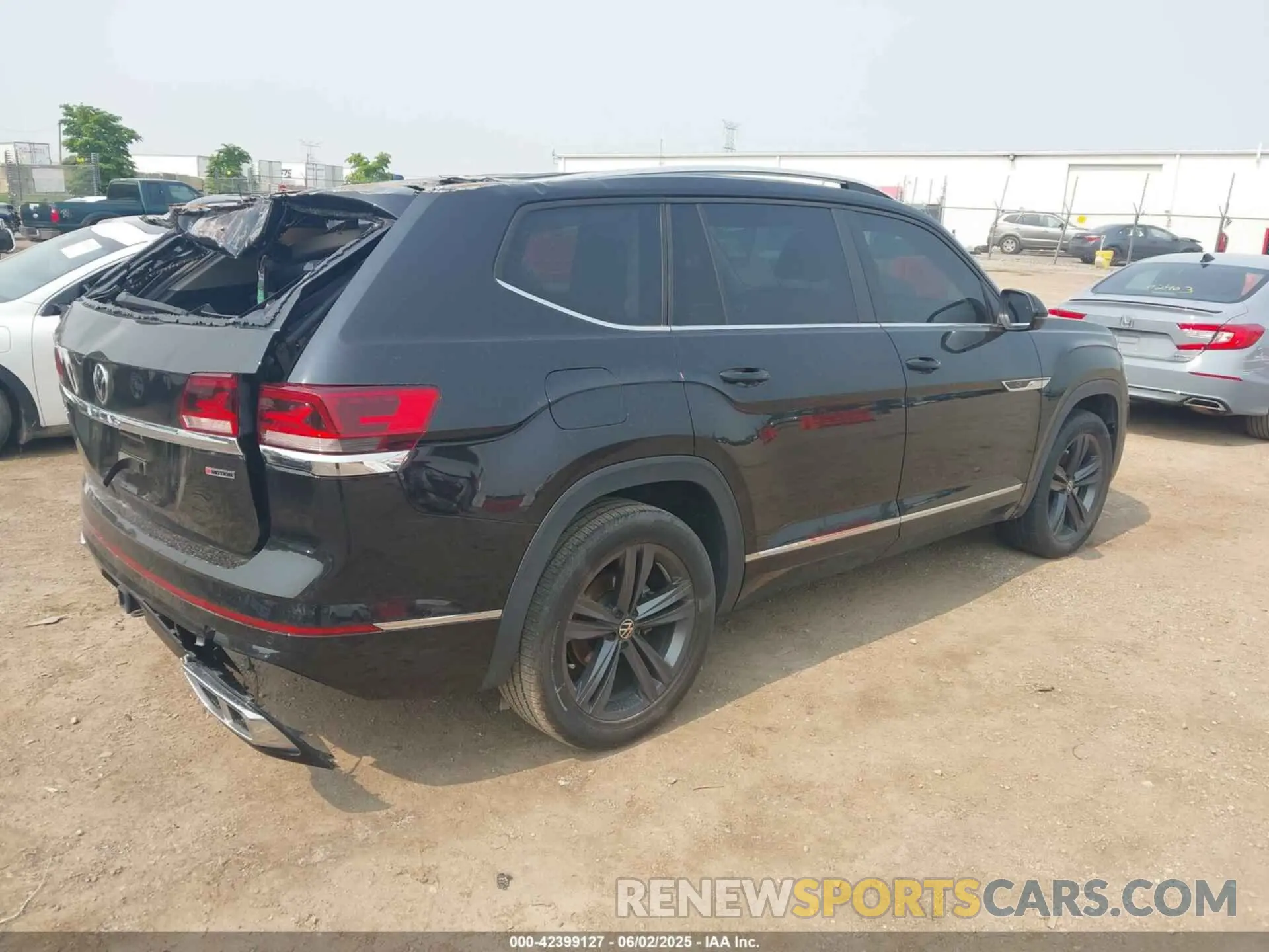 4 Photograph of a damaged car 1V2AR2CA8NC520817 VOLKSWAGEN ATLAS 2022