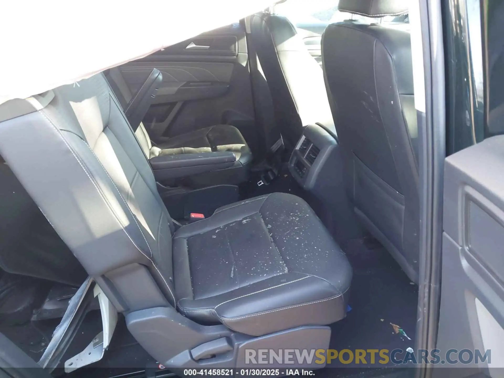 8 Photograph of a damaged car 1V2AR2CA9NC505811 VOLKSWAGEN ATLAS 2022