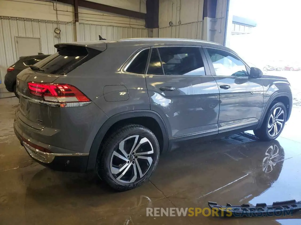 3 Photograph of a damaged car 1V2BE2CA5NC207126 VOLKSWAGEN ATLAS 2022