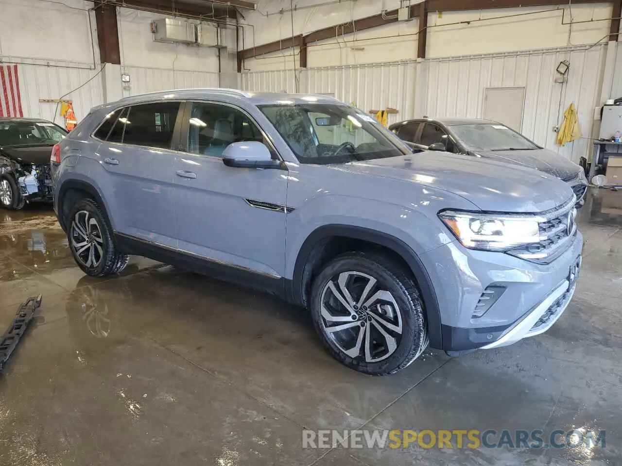 4 Photograph of a damaged car 1V2BE2CA5NC207126 VOLKSWAGEN ATLAS 2022