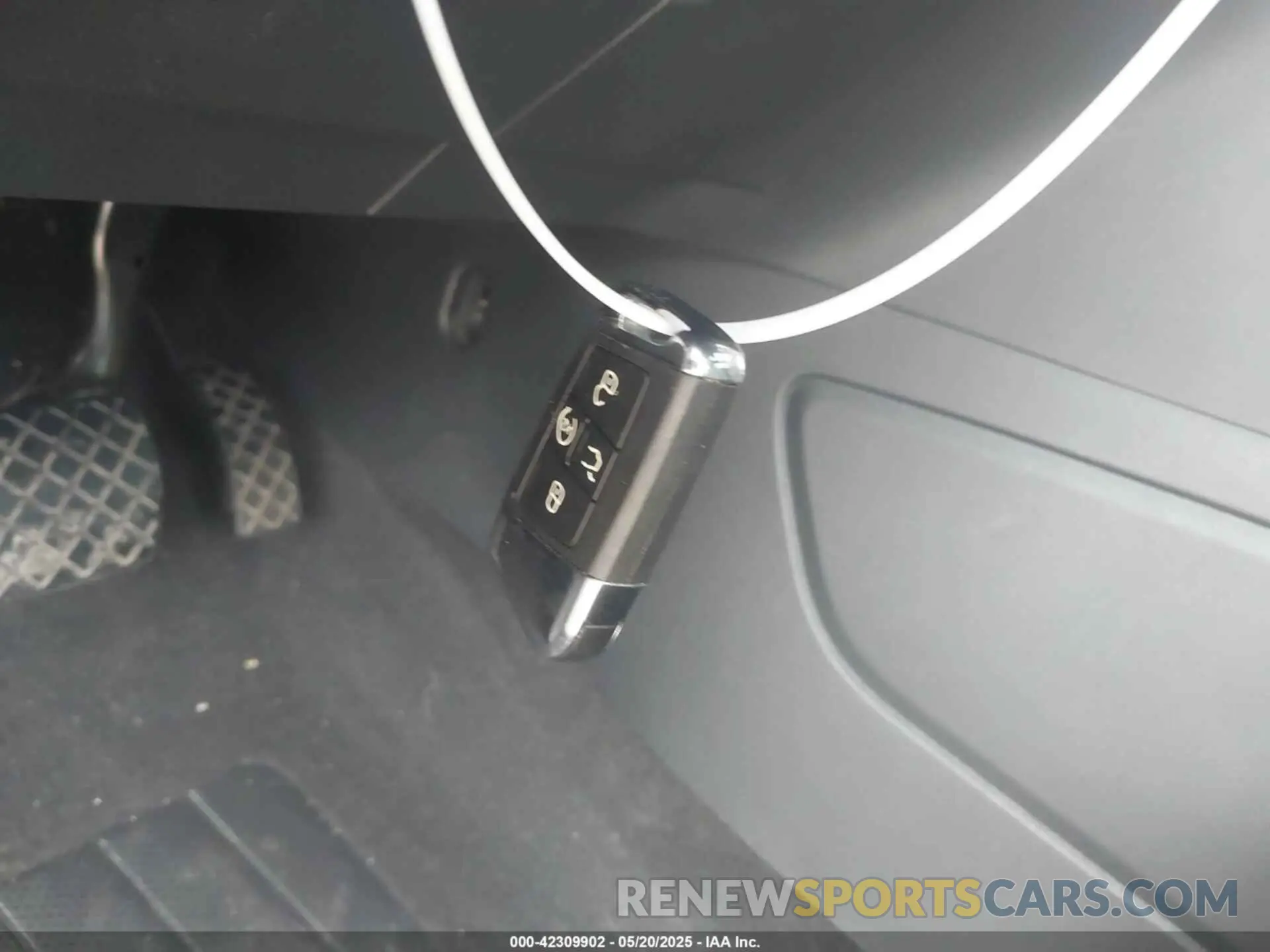 11 Photograph of a damaged car 1V2BP2CA2NC504428 VOLKSWAGEN ATLAS 2022