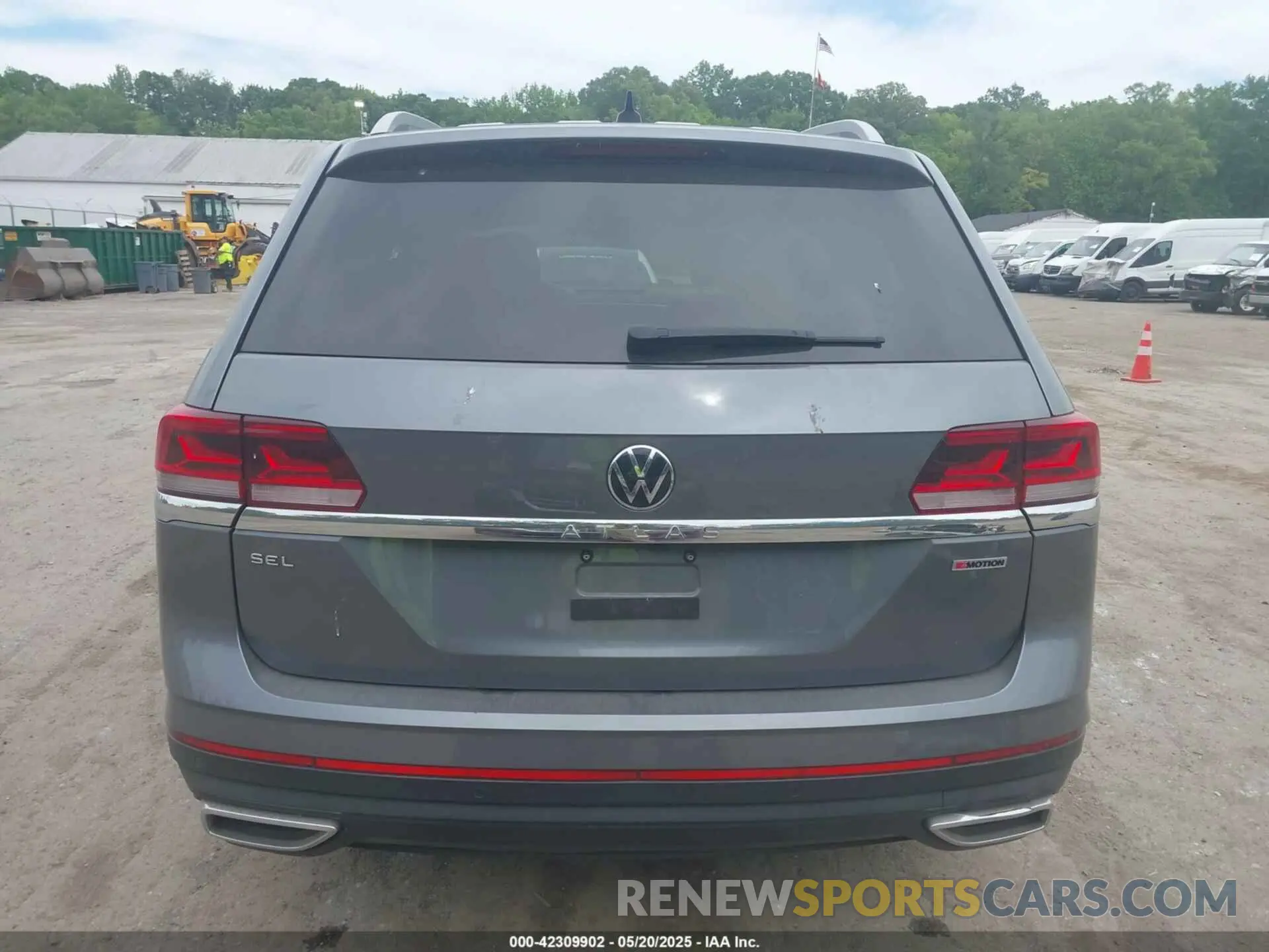 16 Photograph of a damaged car 1V2BP2CA2NC504428 VOLKSWAGEN ATLAS 2022