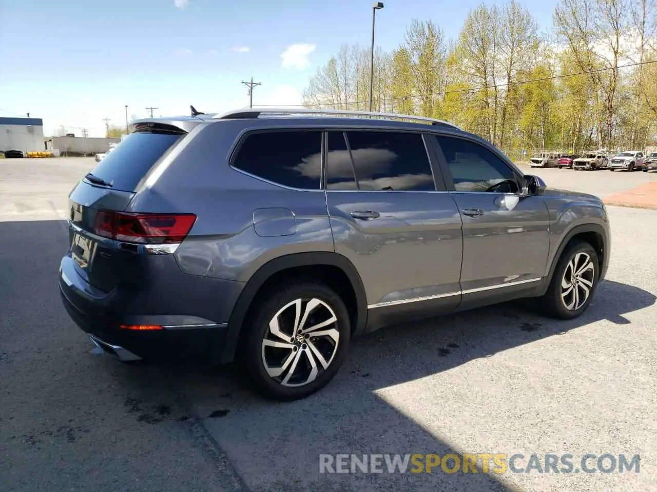 3 Photograph of a damaged car 1V2BP2CA3NC561902 VOLKSWAGEN ATLAS 2022