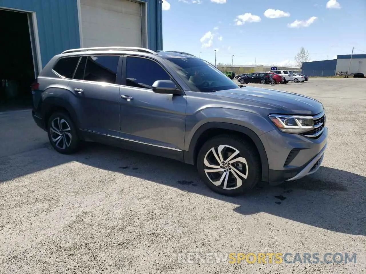 4 Photograph of a damaged car 1V2BP2CA3NC561902 VOLKSWAGEN ATLAS 2022