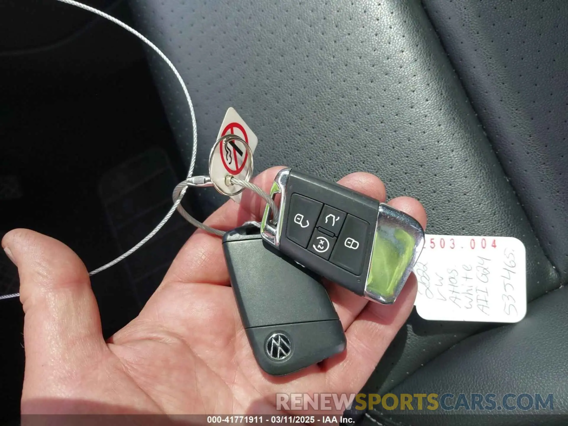 11 Photograph of a damaged car 1V2BP2CA9NC535465 VOLKSWAGEN ATLAS 2022