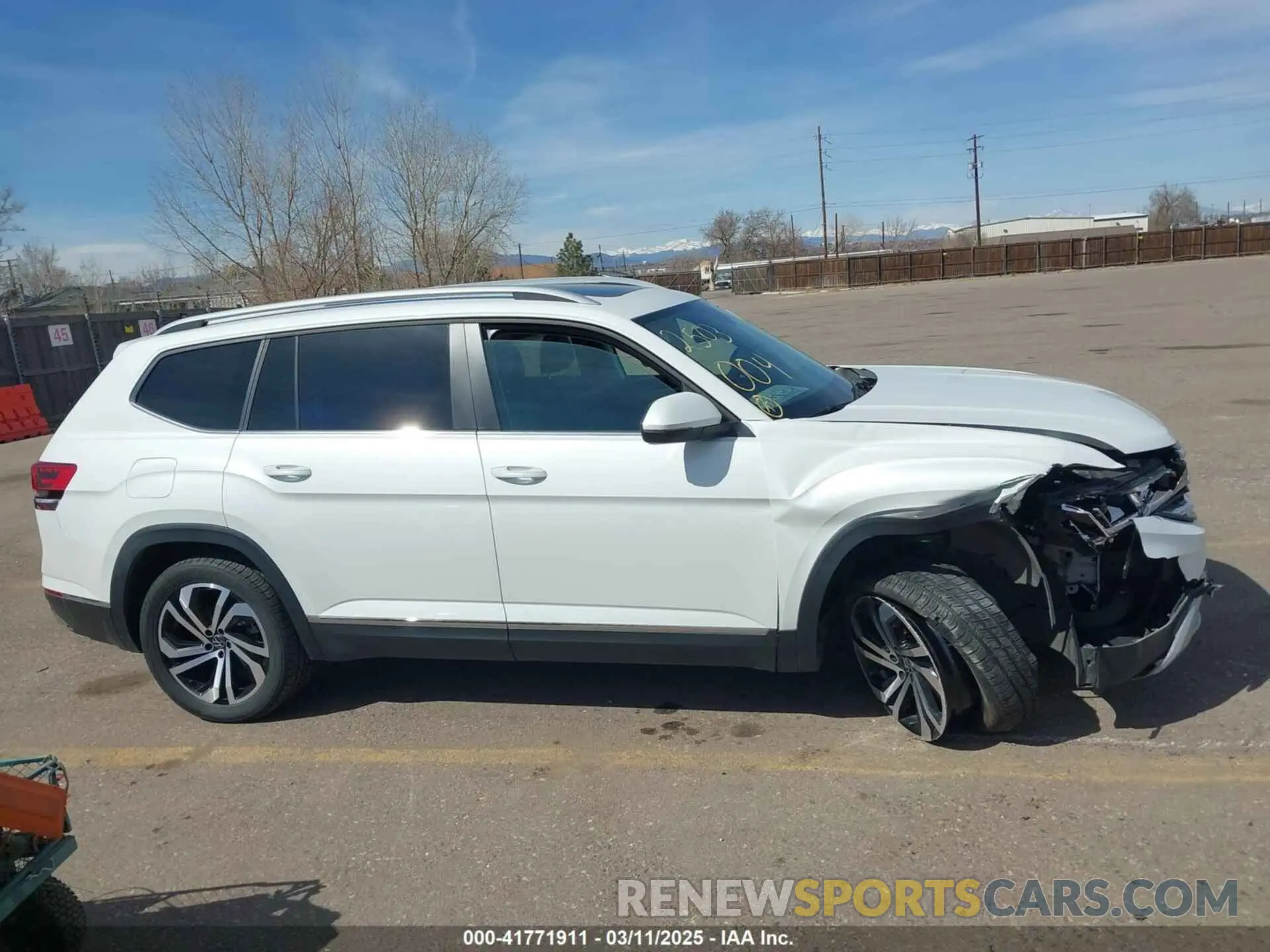 13 Photograph of a damaged car 1V2BP2CA9NC535465 VOLKSWAGEN ATLAS 2022