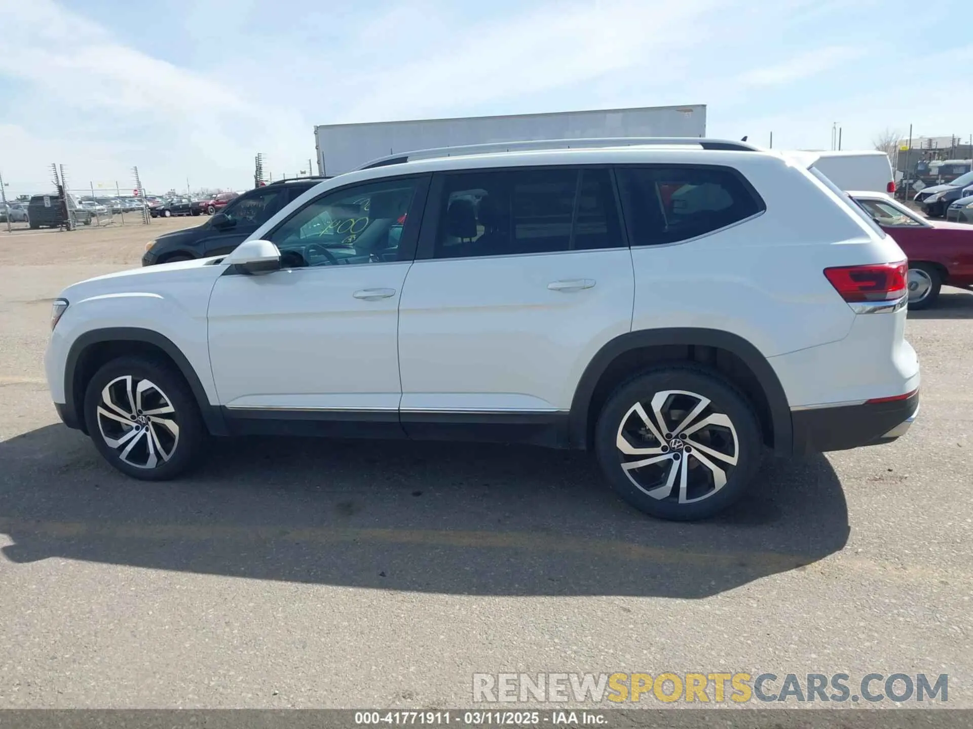 14 Photograph of a damaged car 1V2BP2CA9NC535465 VOLKSWAGEN ATLAS 2022
