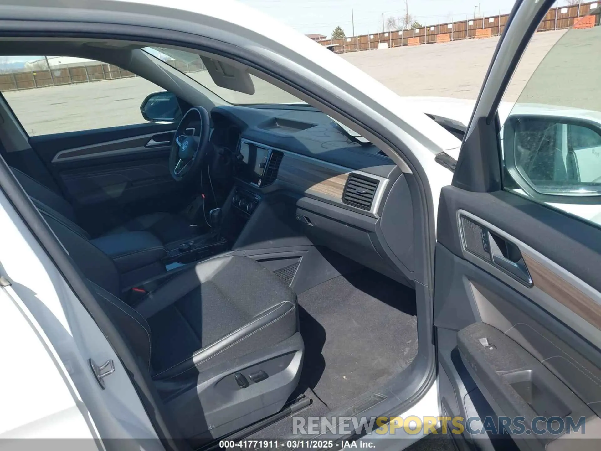 5 Photograph of a damaged car 1V2BP2CA9NC535465 VOLKSWAGEN ATLAS 2022