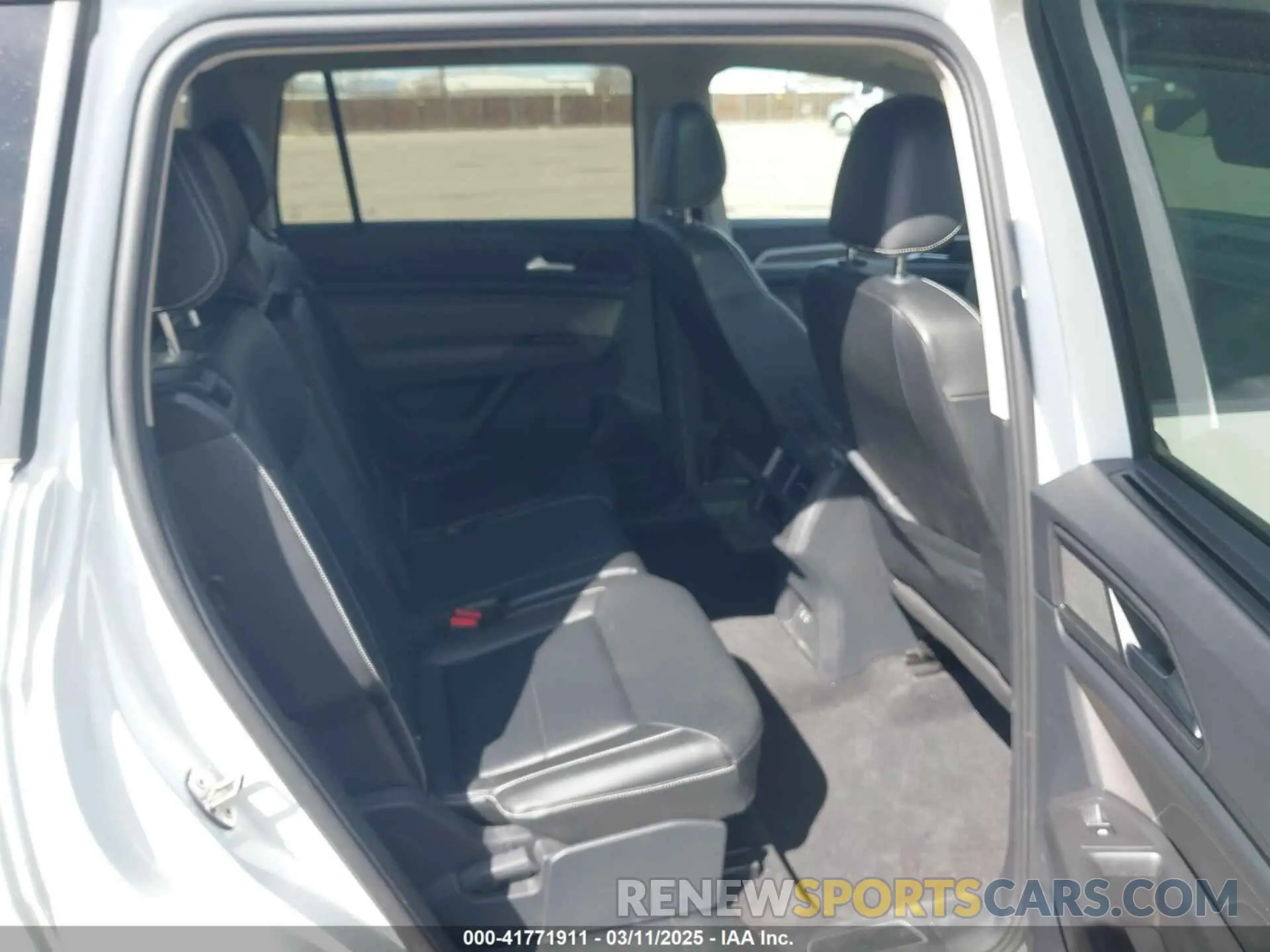 8 Photograph of a damaged car 1V2BP2CA9NC535465 VOLKSWAGEN ATLAS 2022