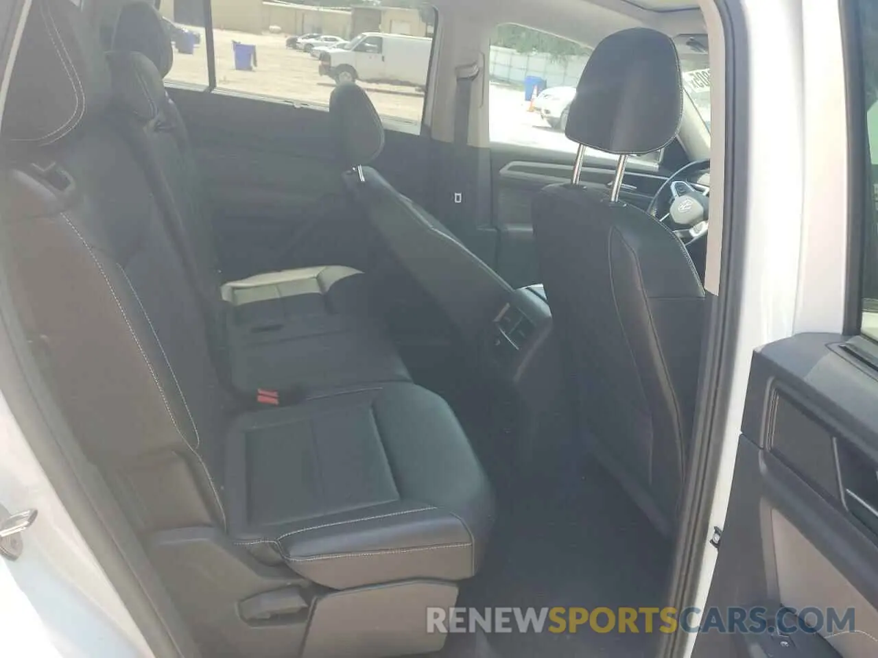 11 Photograph of a damaged car 1V2BR2CA2NC500888 VOLKSWAGEN ATLAS 2022