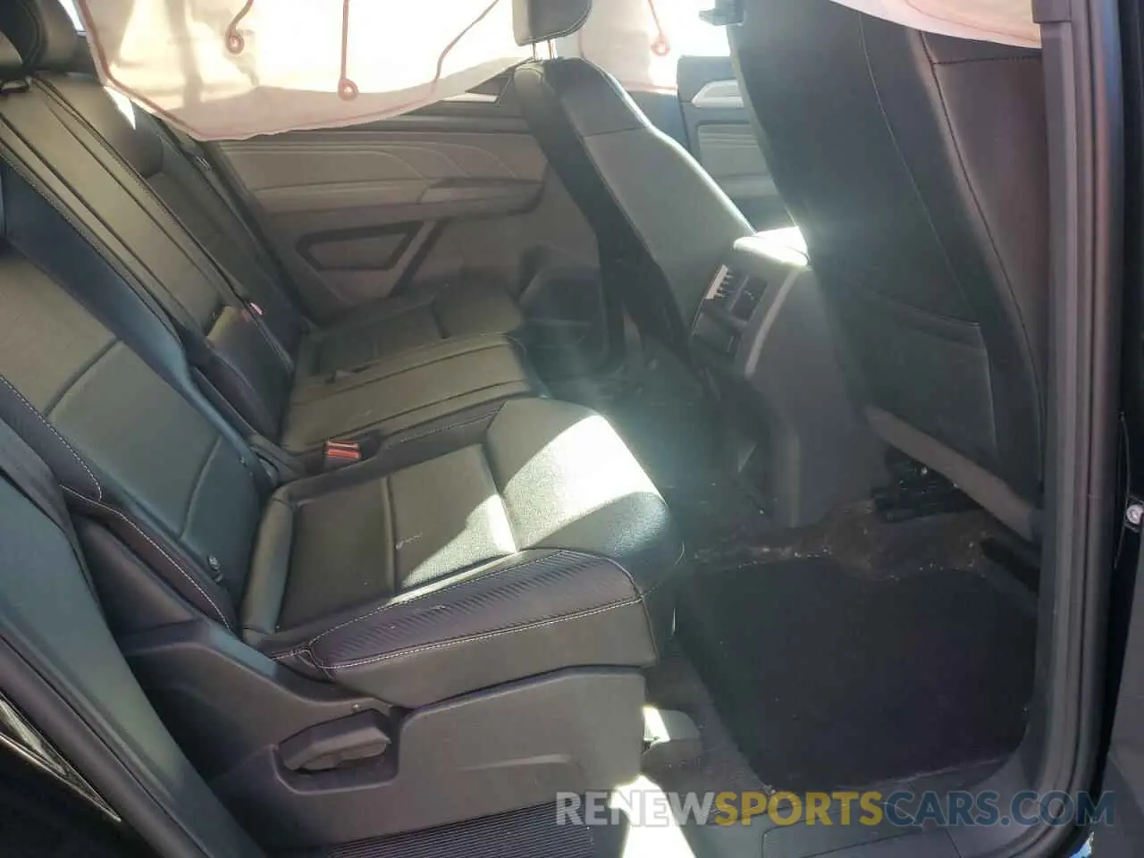 11 Photograph of a damaged car 1V2DC2CA6NC219879 VOLKSWAGEN ATLAS 2022
