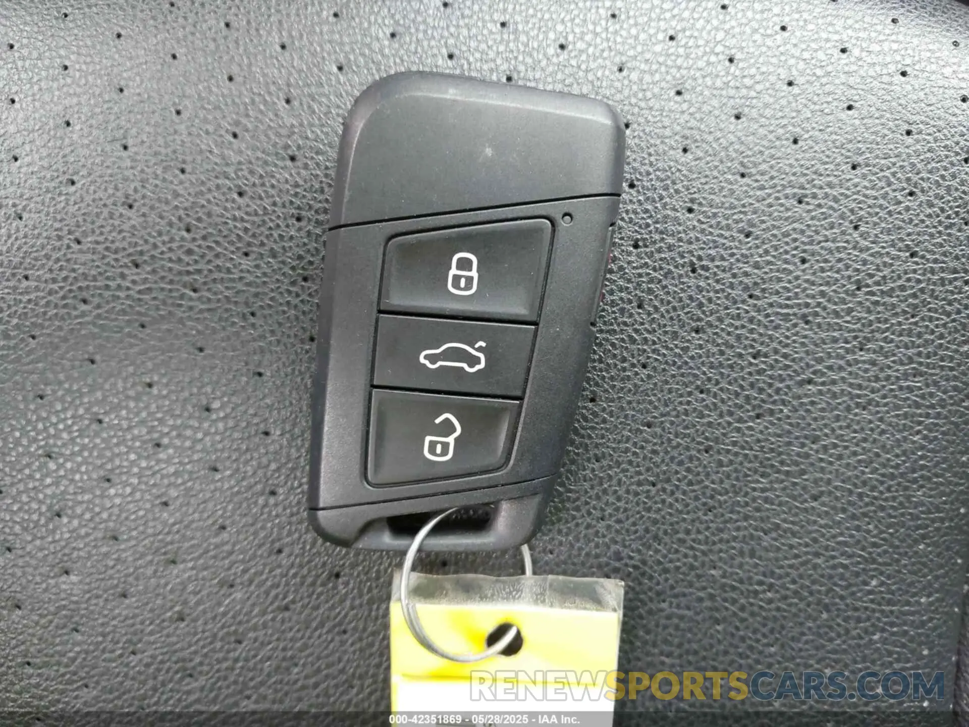 11 Photograph of a damaged car 1V2DP2CA2NC531329 VOLKSWAGEN ATLAS 2022