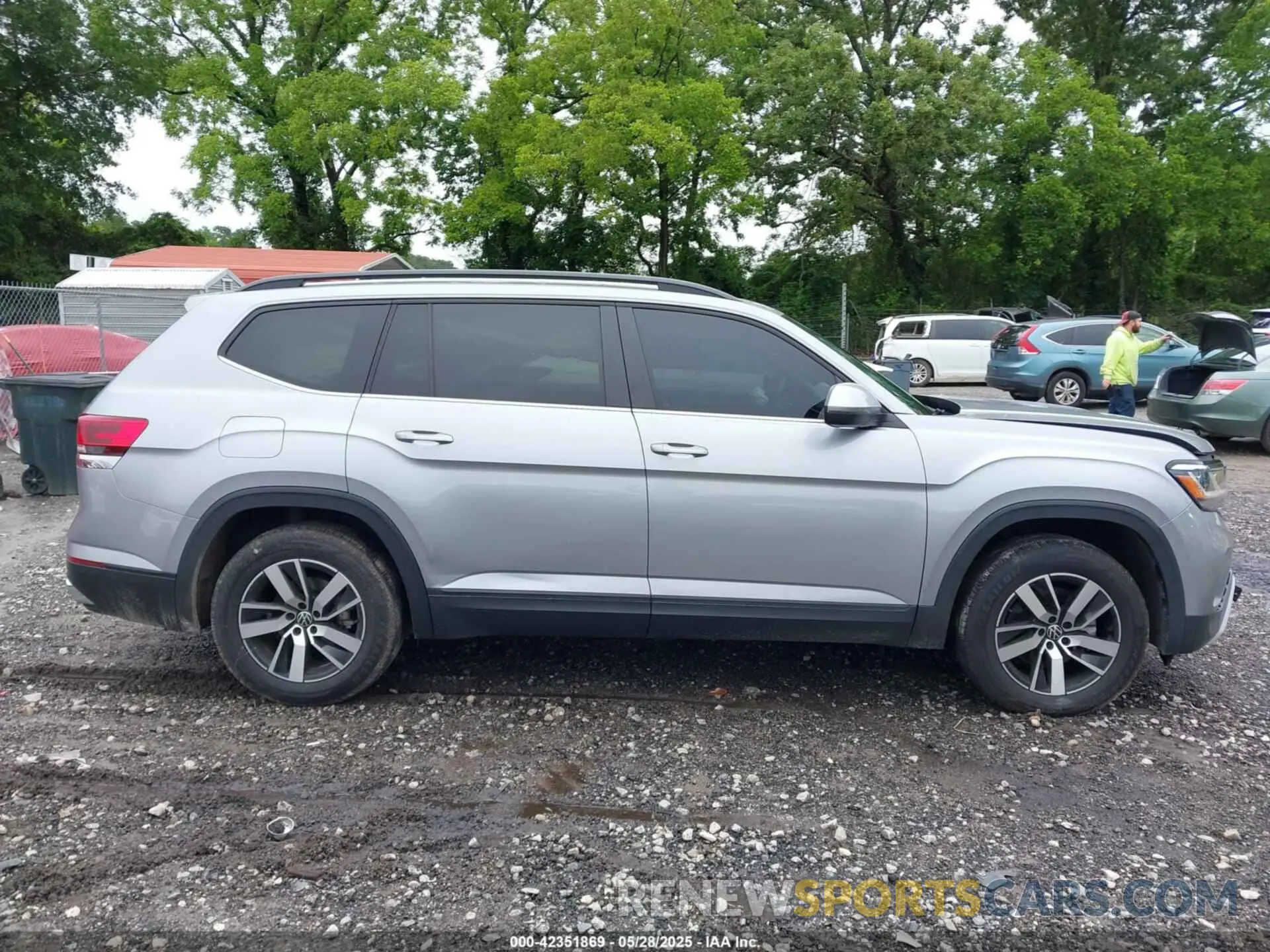 13 Photograph of a damaged car 1V2DP2CA2NC531329 VOLKSWAGEN ATLAS 2022