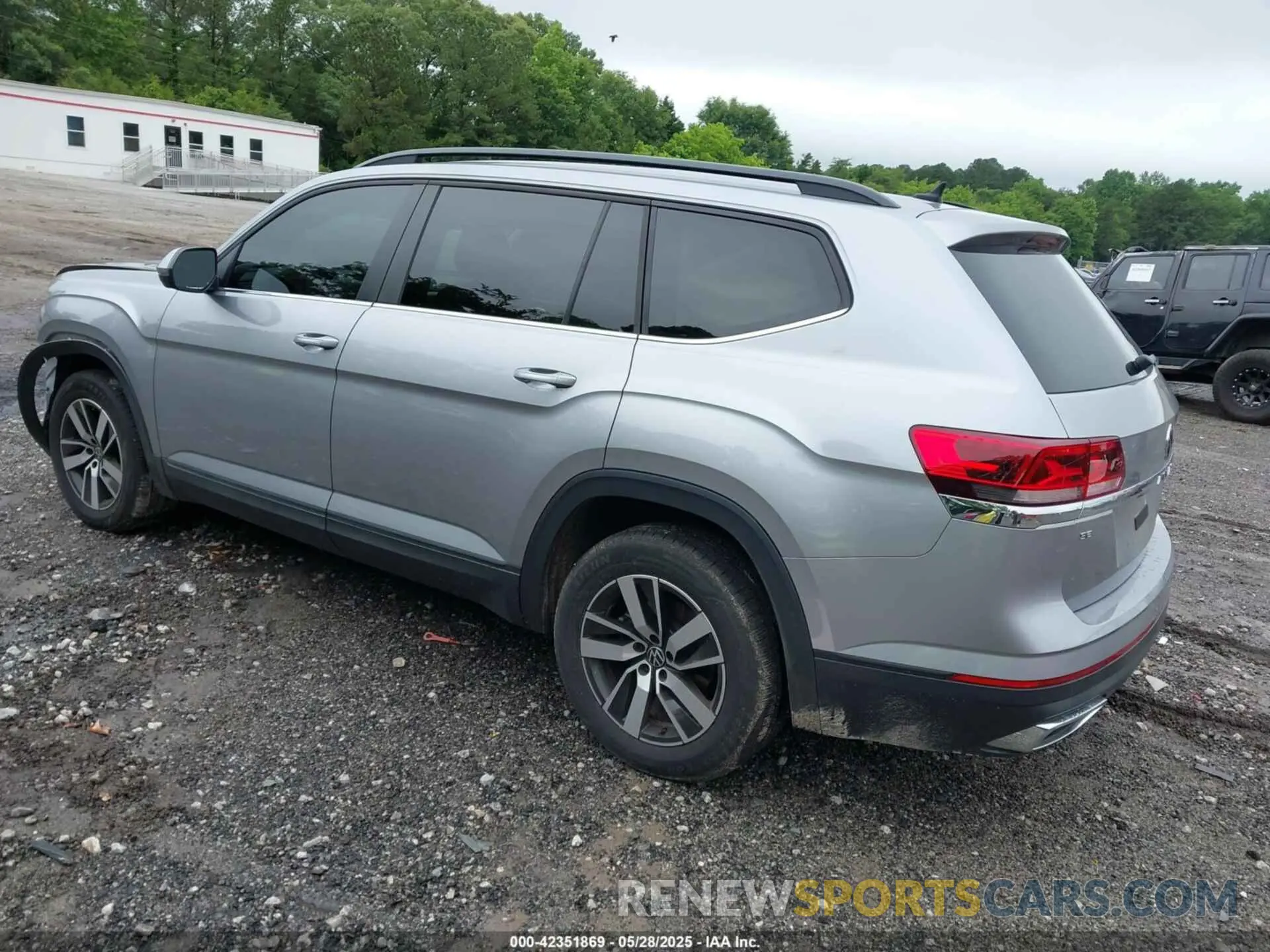 3 Photograph of a damaged car 1V2DP2CA2NC531329 VOLKSWAGEN ATLAS 2022