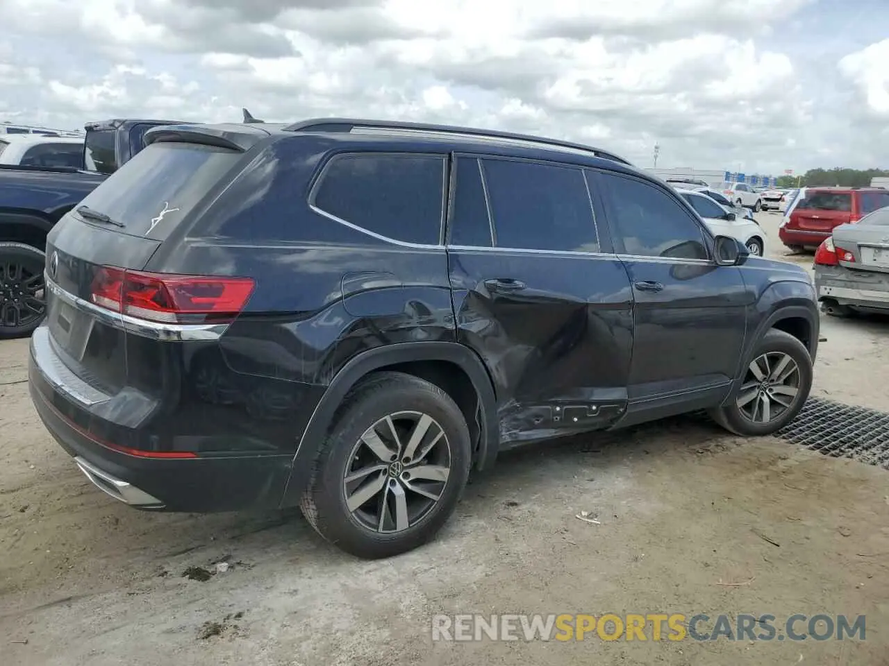3 Photograph of a damaged car 1V2DP2CA2NC554450 VOLKSWAGEN ATLAS 2022