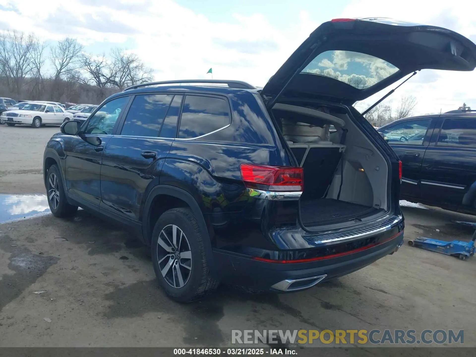 3 Photograph of a damaged car 1V2DP2CA5NC509020 VOLKSWAGEN ATLAS 2022
