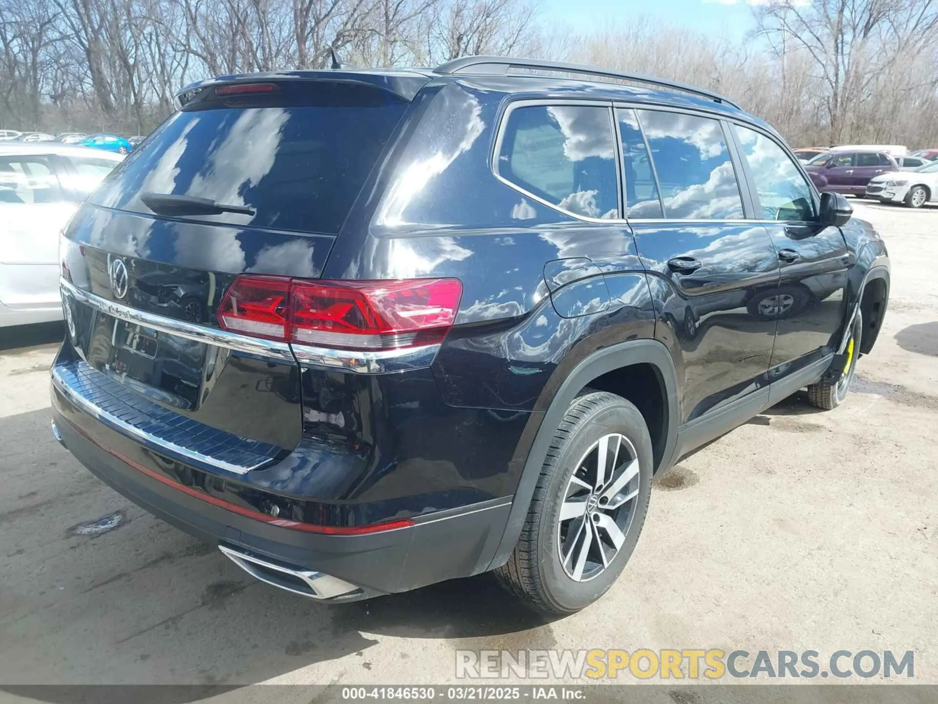 4 Photograph of a damaged car 1V2DP2CA5NC509020 VOLKSWAGEN ATLAS 2022