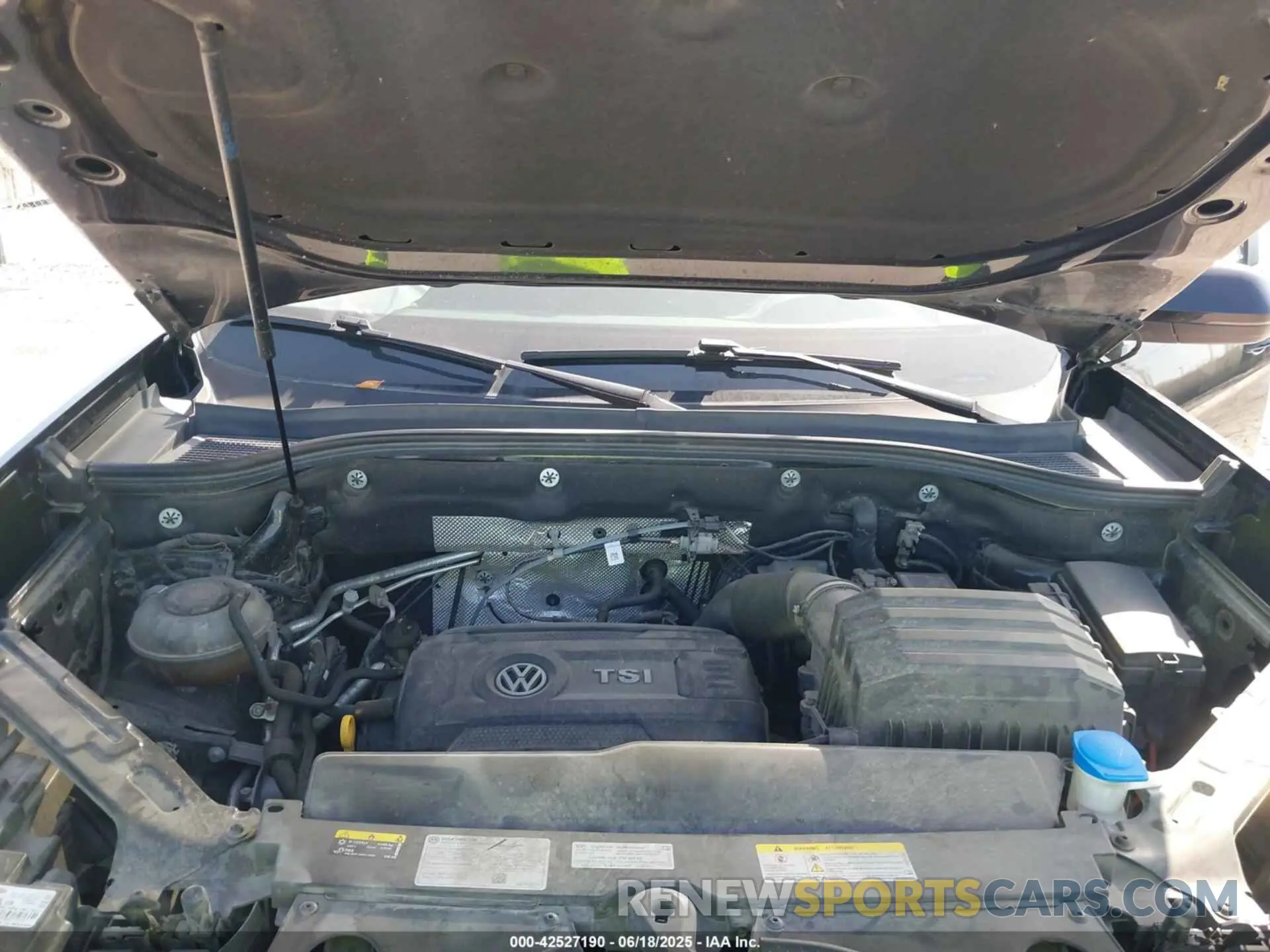 10 Photograph of a damaged car 1V2DP2CA7NC528880 VOLKSWAGEN ATLAS 2022