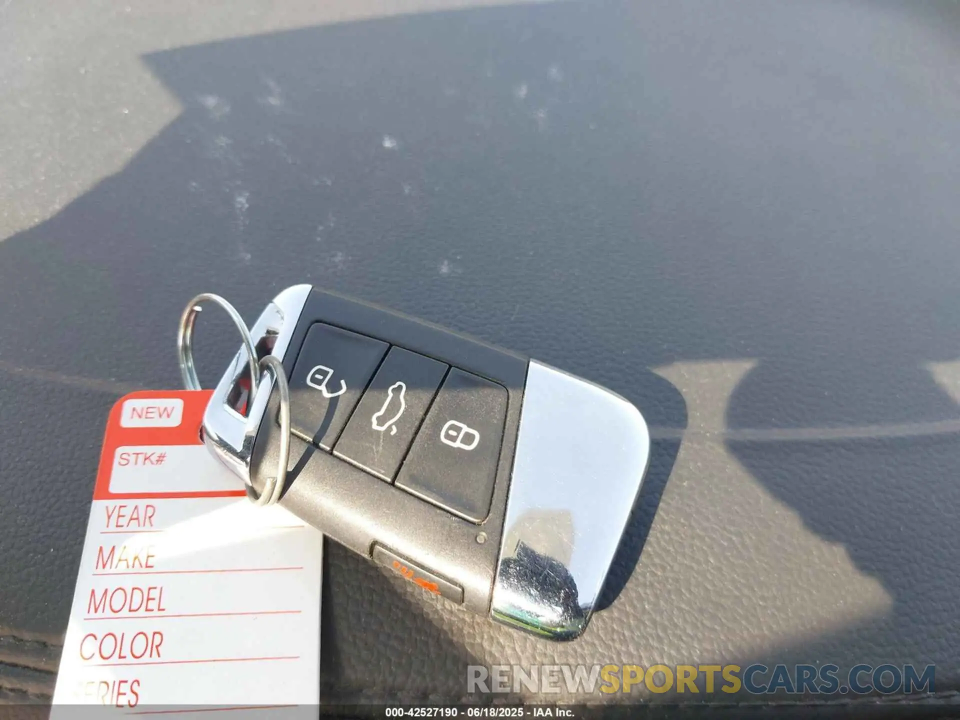 11 Photograph of a damaged car 1V2DP2CA7NC528880 VOLKSWAGEN ATLAS 2022