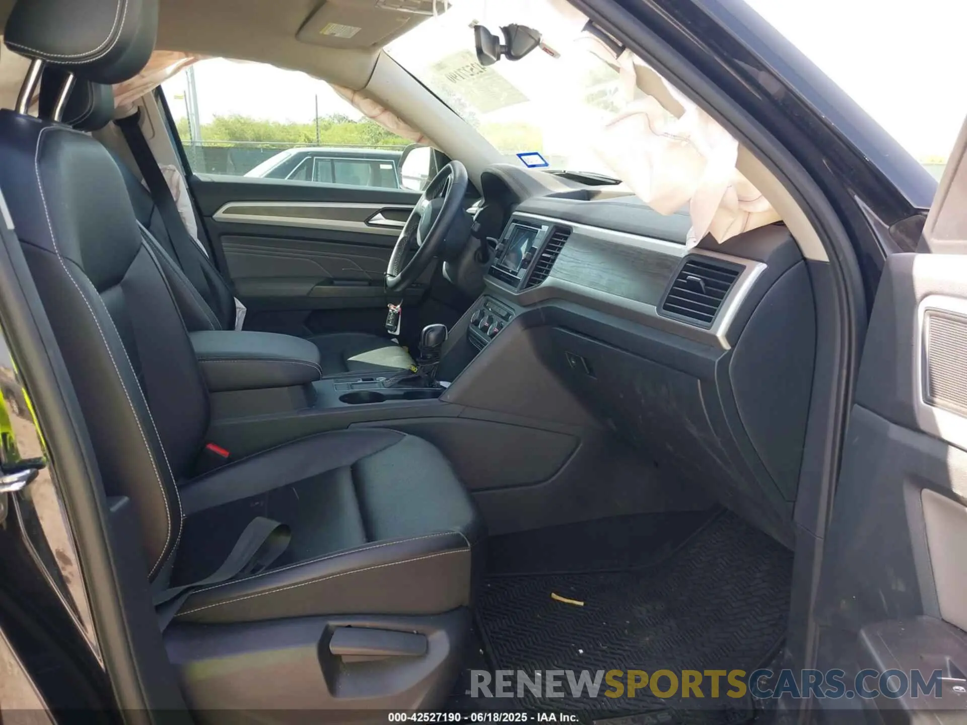 5 Photograph of a damaged car 1V2DP2CA7NC528880 VOLKSWAGEN ATLAS 2022