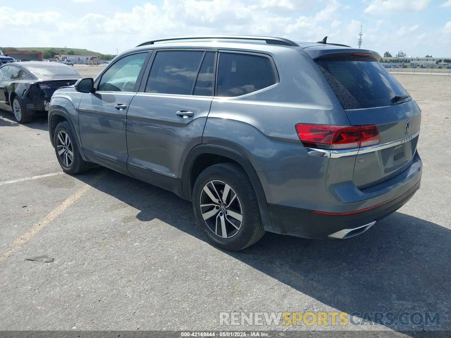 3 Photograph of a damaged car 1V2DP2CA9NC542764 VOLKSWAGEN ATLAS 2022