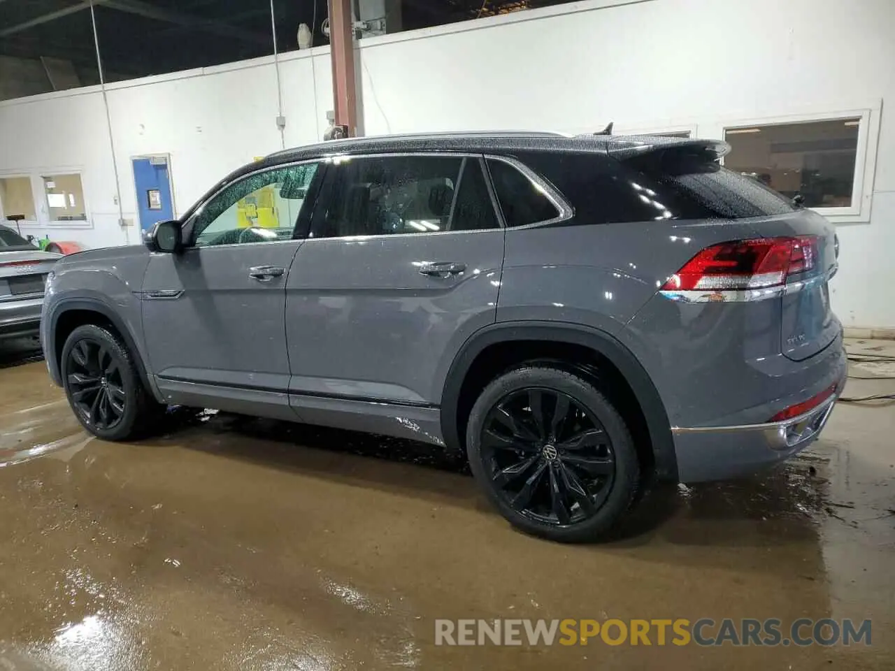 2 Photograph of a damaged car 1V2FE2CA3NC200838 VOLKSWAGEN ATLAS 2022