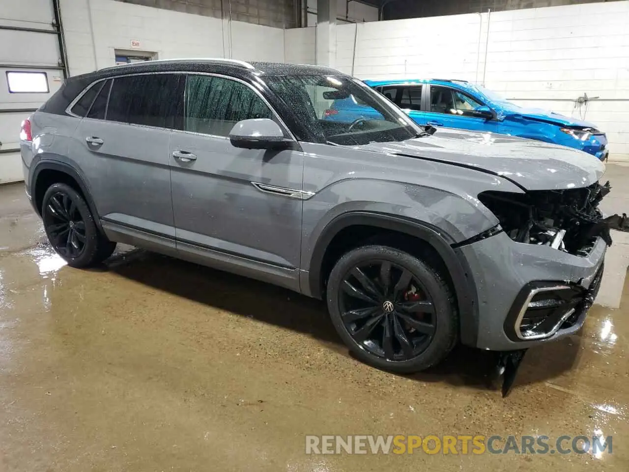 4 Photograph of a damaged car 1V2FE2CA3NC200838 VOLKSWAGEN ATLAS 2022