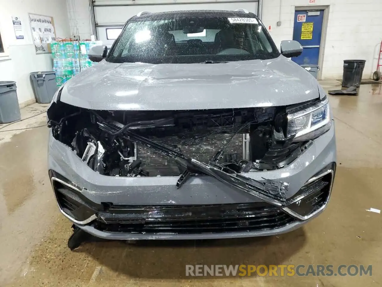 5 Photograph of a damaged car 1V2FE2CA3NC200838 VOLKSWAGEN ATLAS 2022