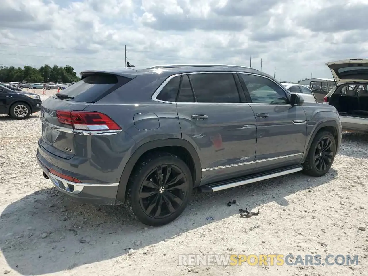 3 Photograph of a damaged car 1V2FE2CA6NC219819 VOLKSWAGEN ATLAS 2022