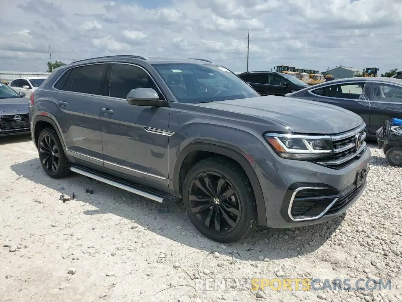 4 Photograph of a damaged car 1V2FE2CA6NC219819 VOLKSWAGEN ATLAS 2022