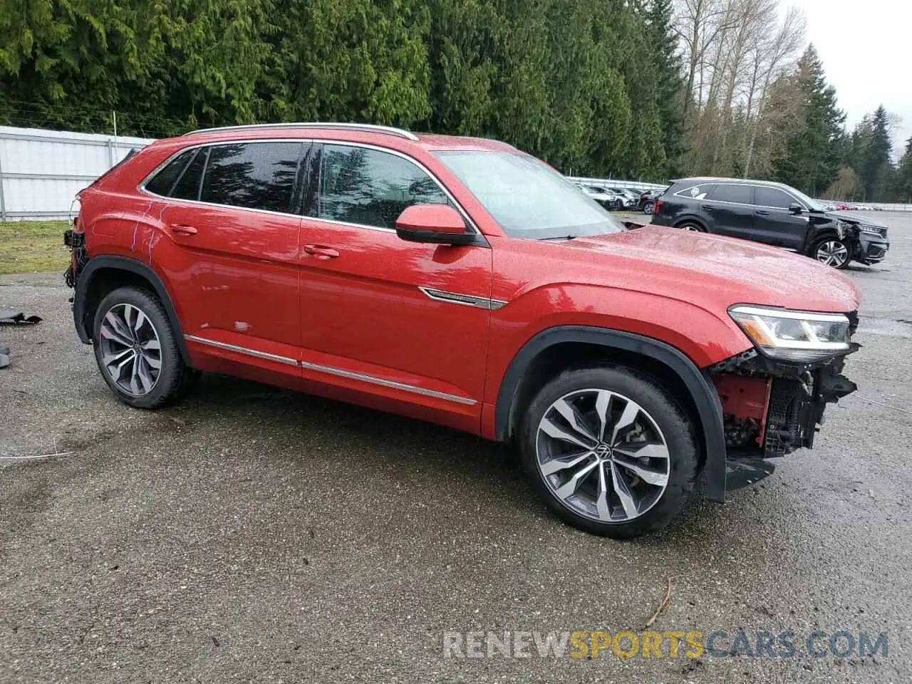 4 Photograph of a damaged car 1V2FE2CA6NC221165 VOLKSWAGEN ATLAS 2022