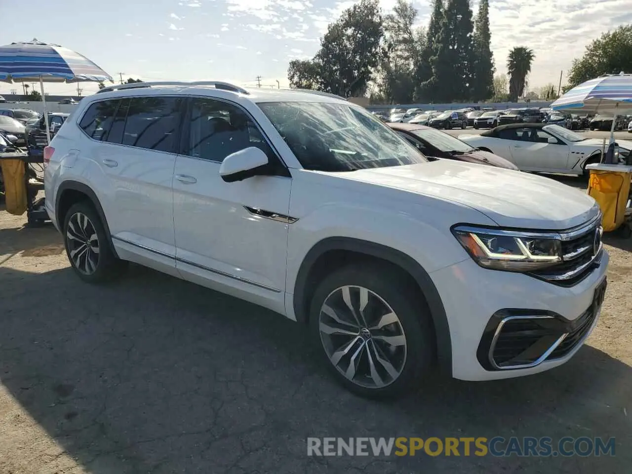 4 Photograph of a damaged car 1V2FR2CA0NC513110 VOLKSWAGEN ATLAS 2022