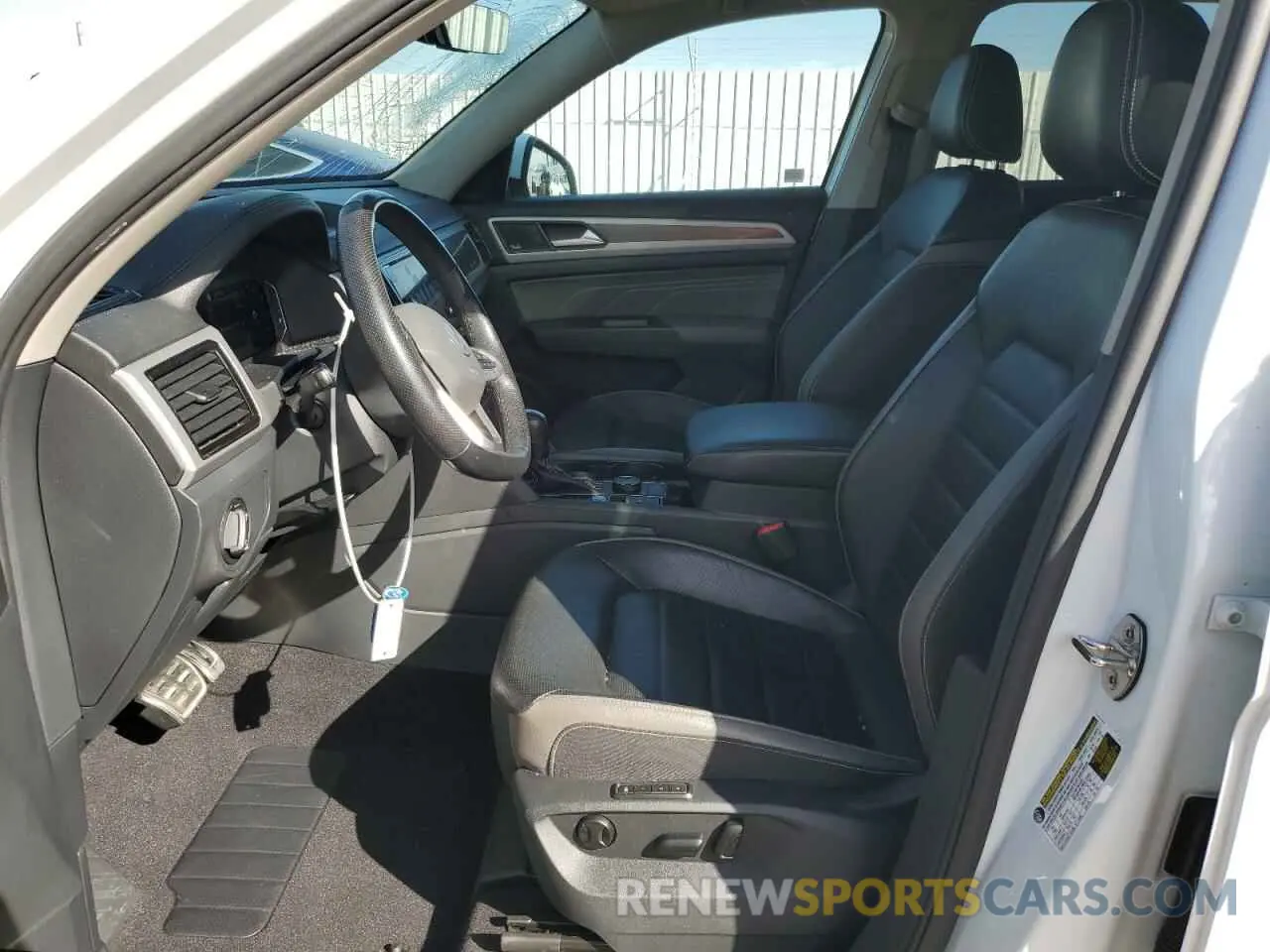 7 Photograph of a damaged car 1V2FR2CA0NC513110 VOLKSWAGEN ATLAS 2022