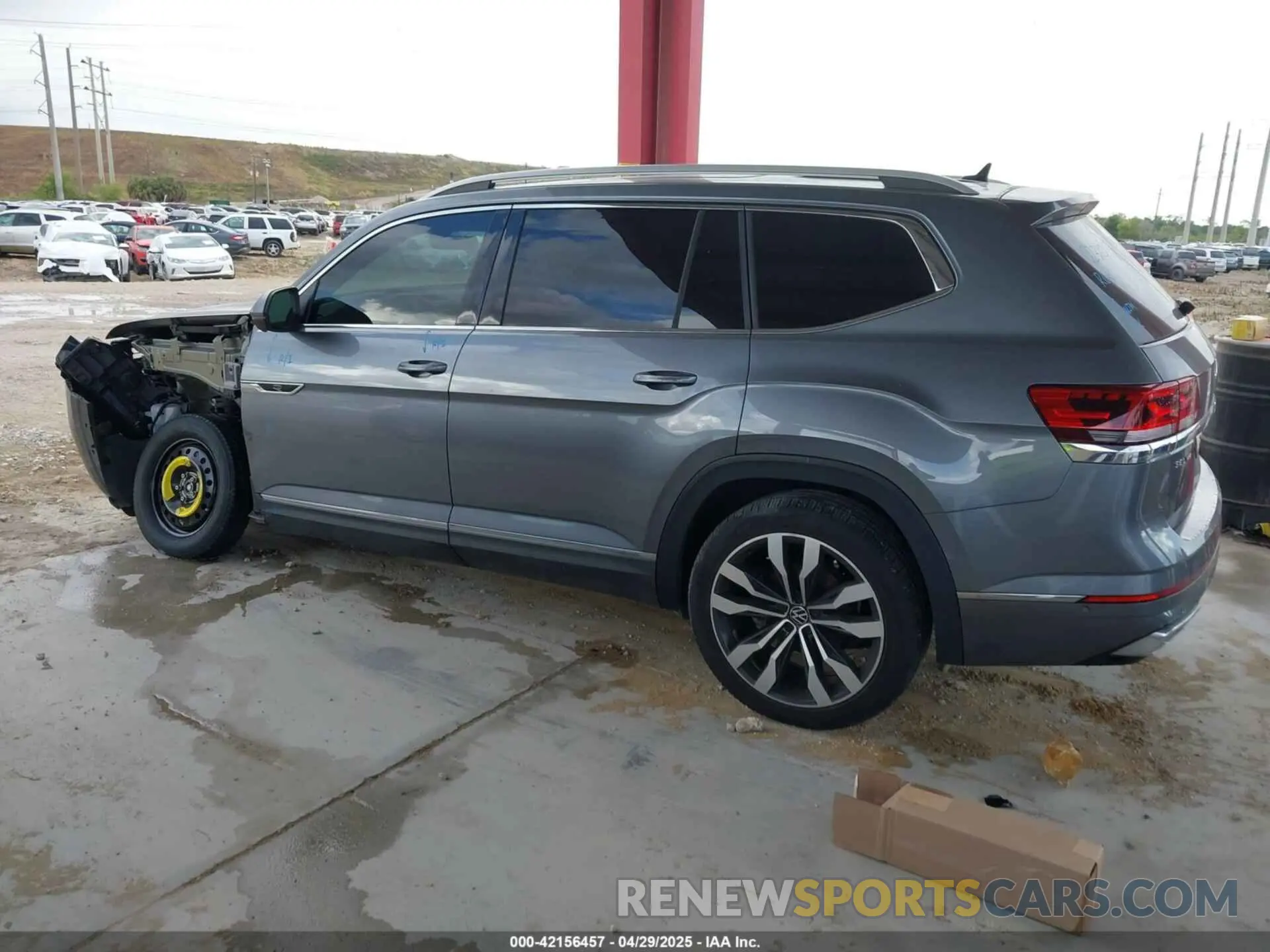 14 Photograph of a damaged car 1V2FR2CA0NC520056 VOLKSWAGEN ATLAS 2022