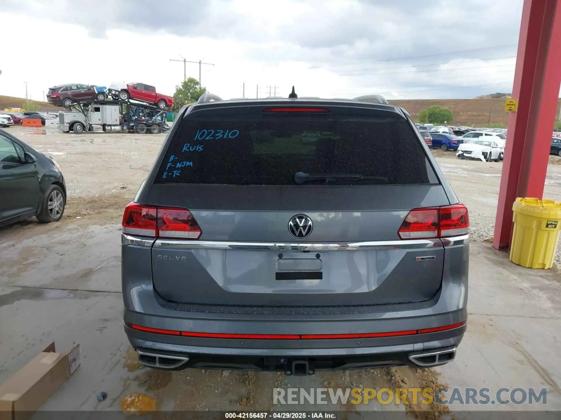 16 Photograph of a damaged car 1V2FR2CA0NC520056 VOLKSWAGEN ATLAS 2022