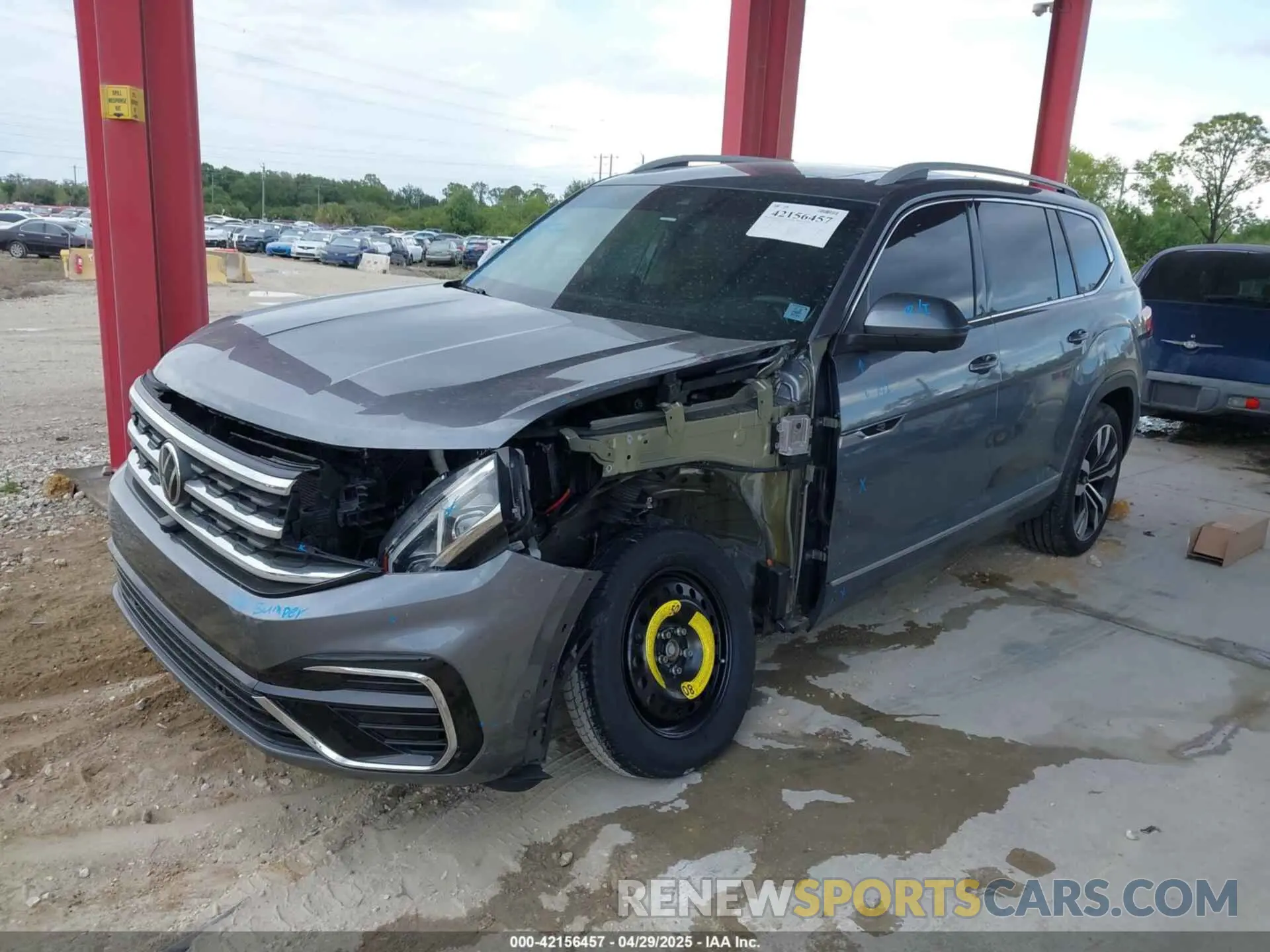 2 Photograph of a damaged car 1V2FR2CA0NC520056 VOLKSWAGEN ATLAS 2022