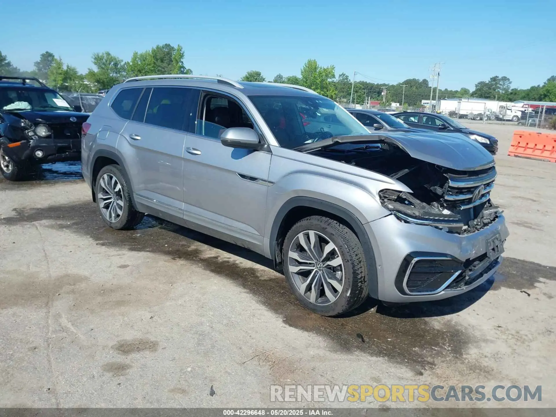 1 Photograph of a damaged car 1V2FR2CA0NC525483 VOLKSWAGEN ATLAS 2022