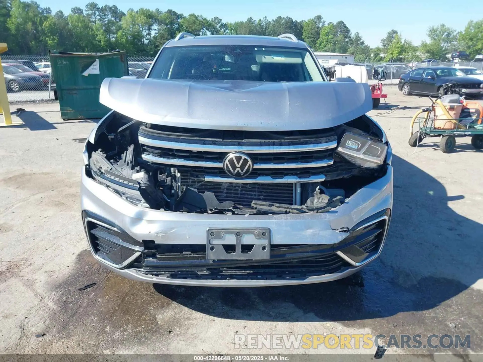 12 Photograph of a damaged car 1V2FR2CA0NC525483 VOLKSWAGEN ATLAS 2022