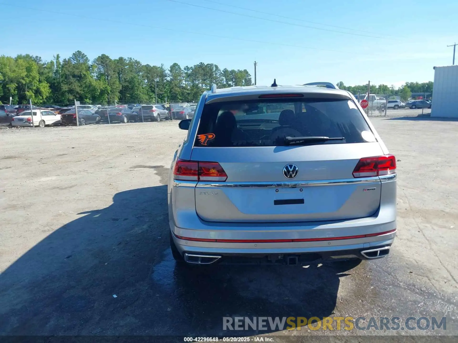 16 Photograph of a damaged car 1V2FR2CA0NC525483 VOLKSWAGEN ATLAS 2022