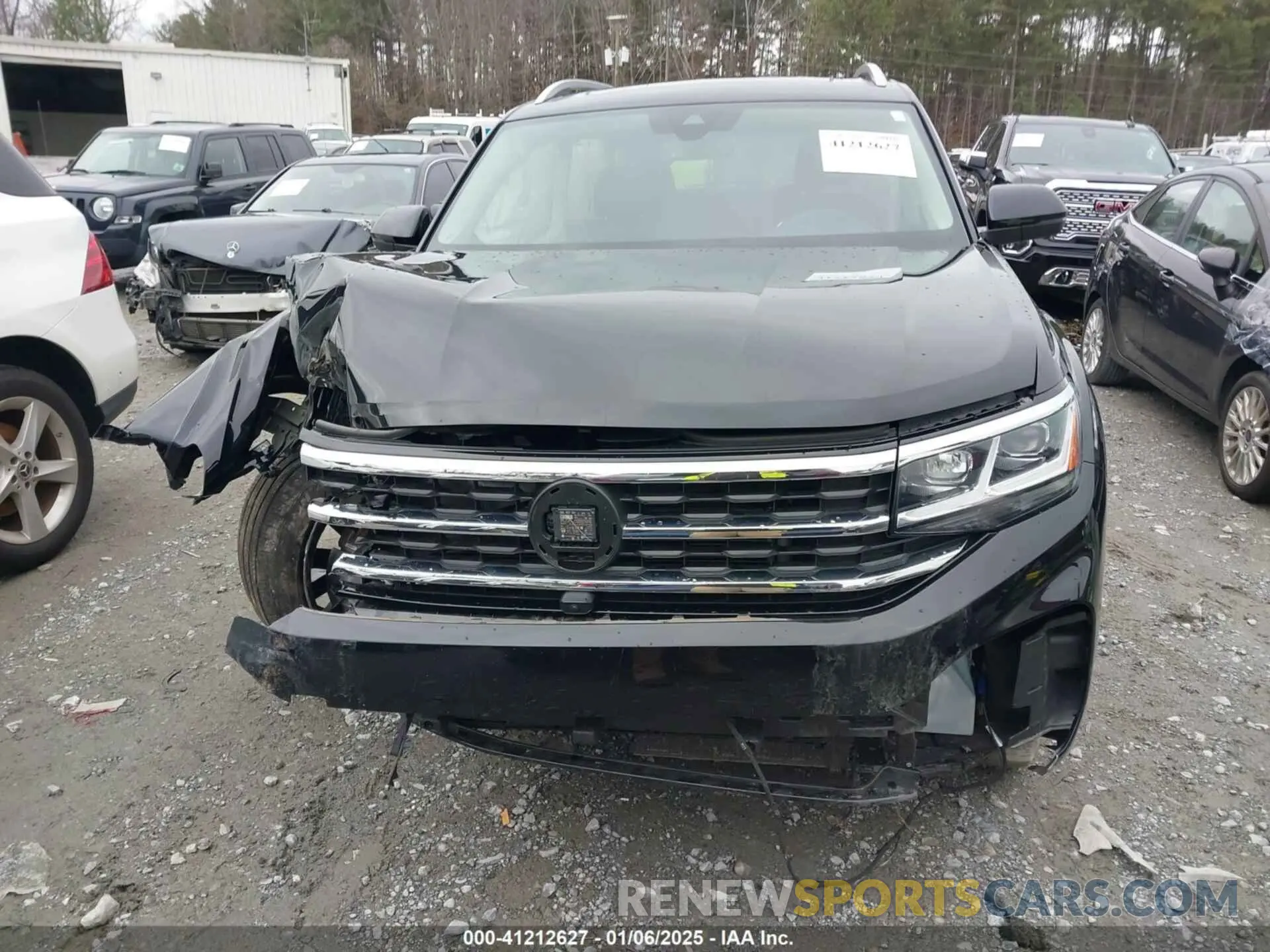 11 Photograph of a damaged car 1V2FR2CA0NC551128 VOLKSWAGEN ATLAS 2022
