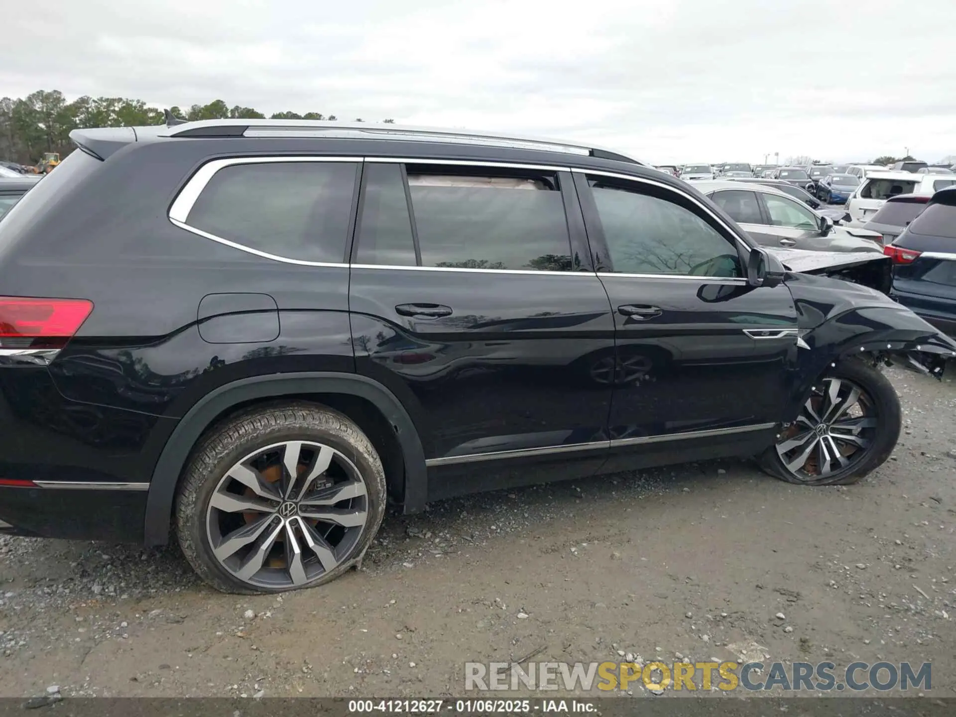 12 Photograph of a damaged car 1V2FR2CA0NC551128 VOLKSWAGEN ATLAS 2022