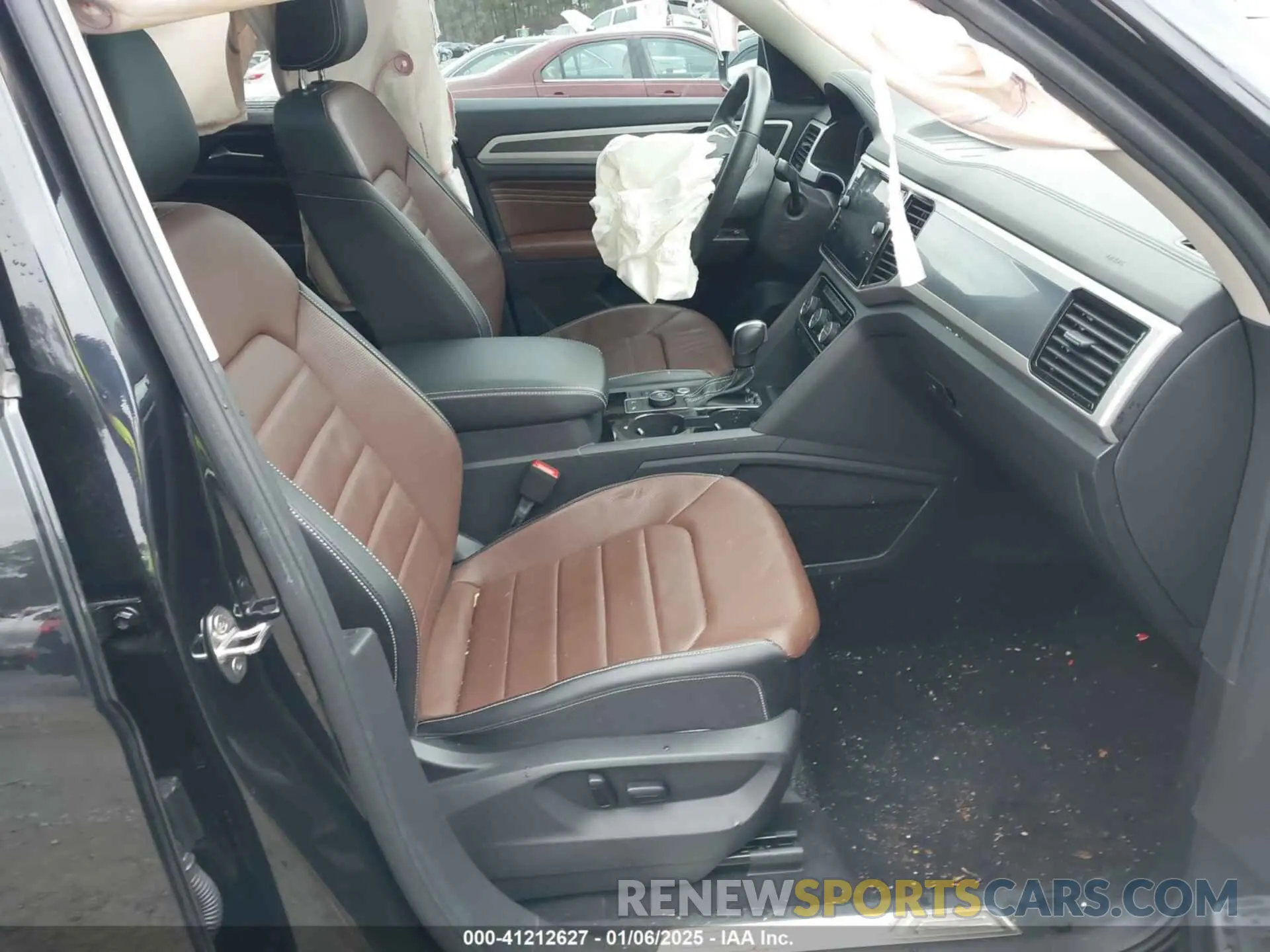 5 Photograph of a damaged car 1V2FR2CA0NC551128 VOLKSWAGEN ATLAS 2022