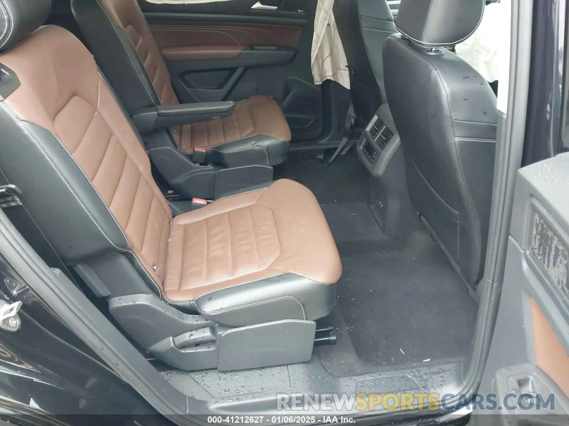 8 Photograph of a damaged car 1V2FR2CA0NC551128 VOLKSWAGEN ATLAS 2022
