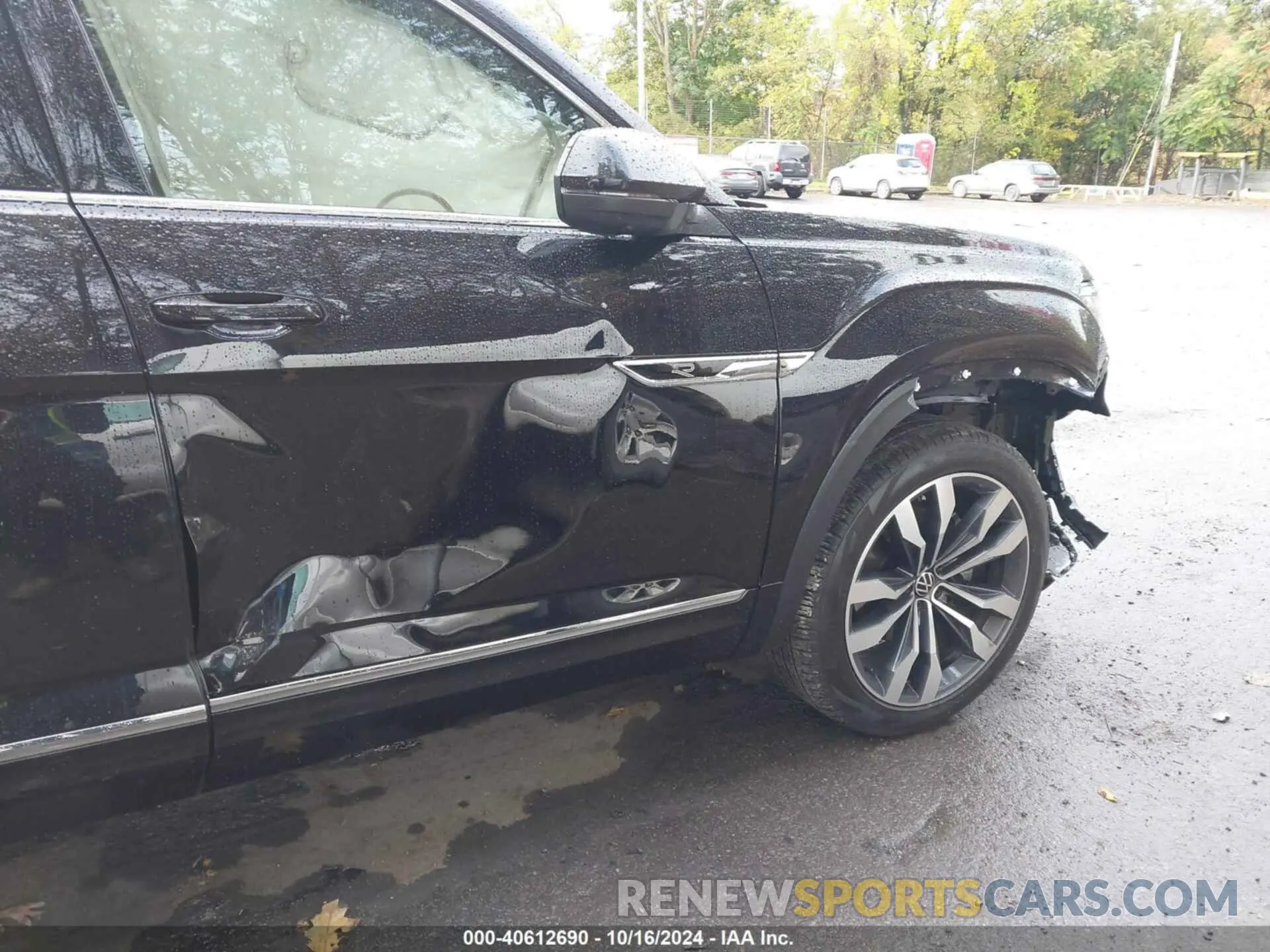 22 Photograph of a damaged car 1V2FR2CA3NC541015 VOLKSWAGEN ATLAS 2022