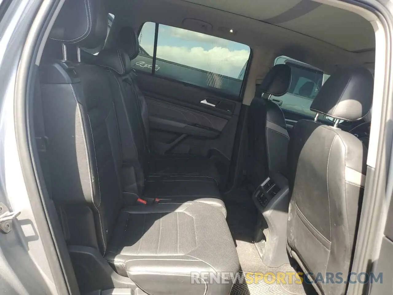 10 Photograph of a damaged car 1V2FR2CA9NC519052 VOLKSWAGEN ATLAS 2022