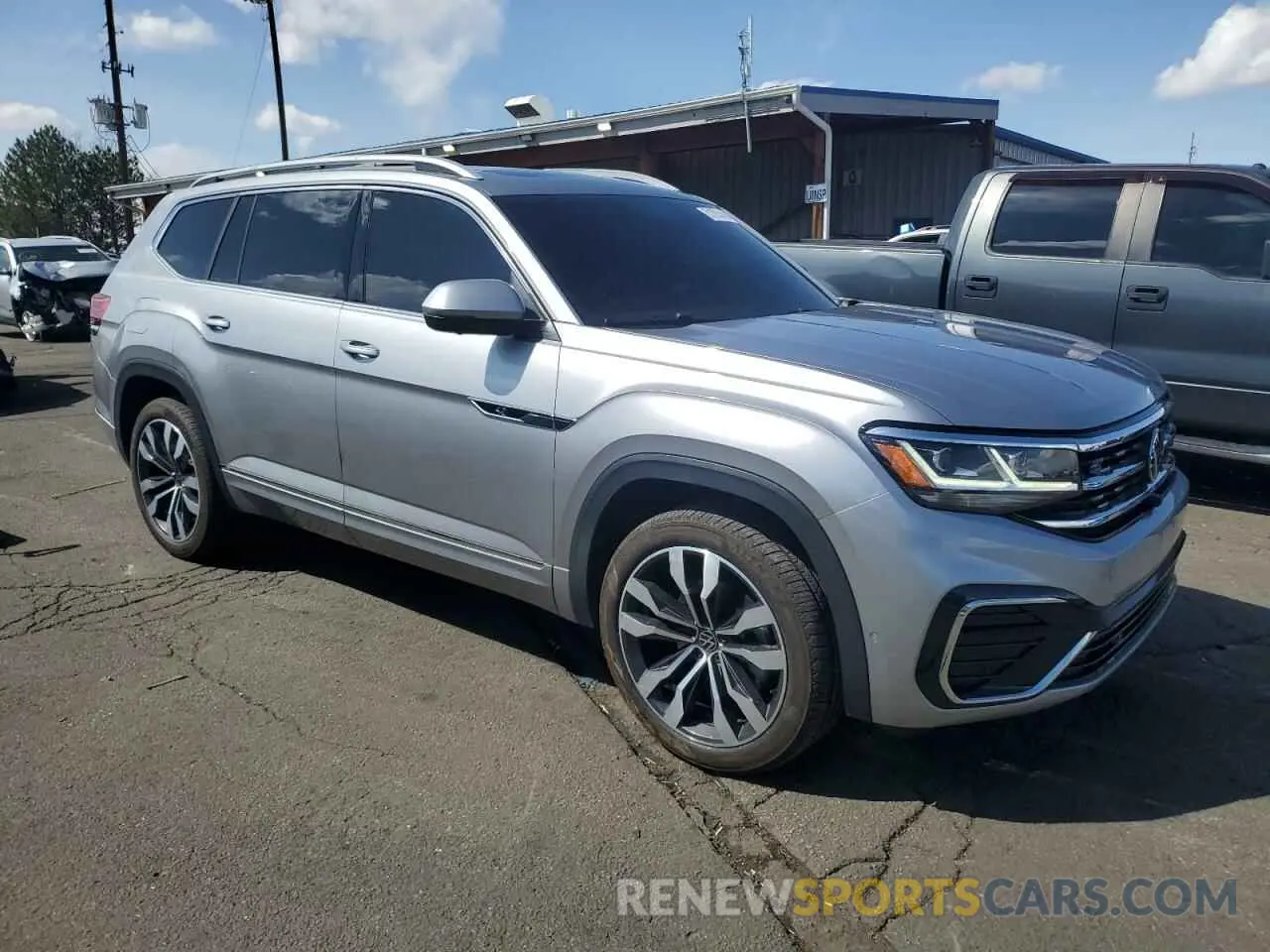 4 Photograph of a damaged car 1V2FR2CA9NC519052 VOLKSWAGEN ATLAS 2022
