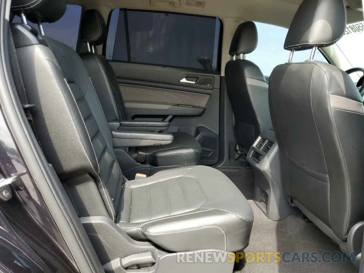 11 Photograph of a damaged car 1V2FR2CAXNC532621 VOLKSWAGEN ATLAS 2022