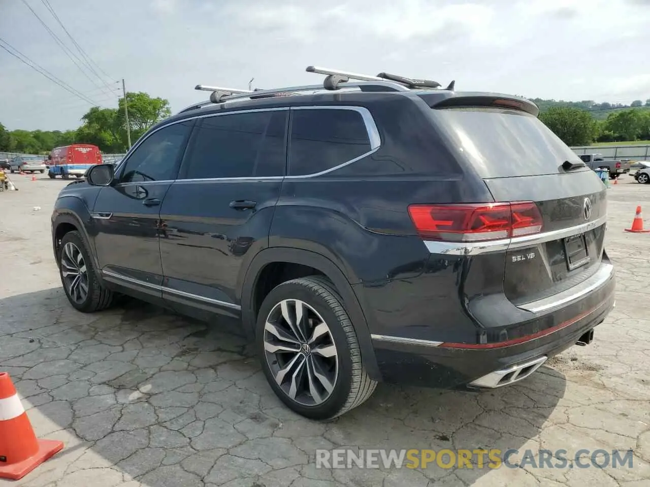 2 Photograph of a damaged car 1V2FR2CAXNC532621 VOLKSWAGEN ATLAS 2022