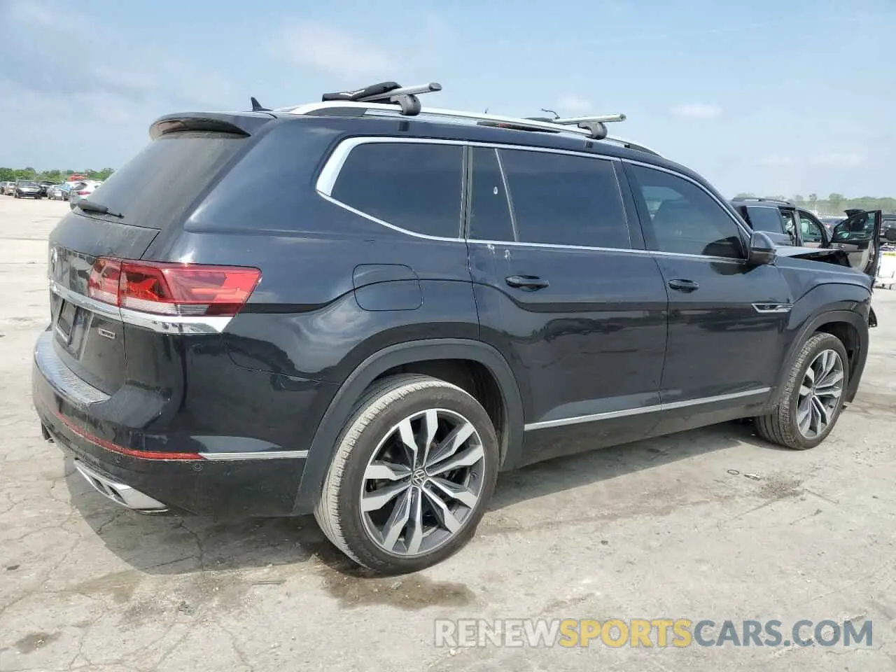 3 Photograph of a damaged car 1V2FR2CAXNC532621 VOLKSWAGEN ATLAS 2022
