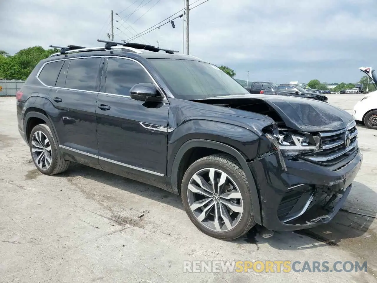 4 Photograph of a damaged car 1V2FR2CAXNC532621 VOLKSWAGEN ATLAS 2022